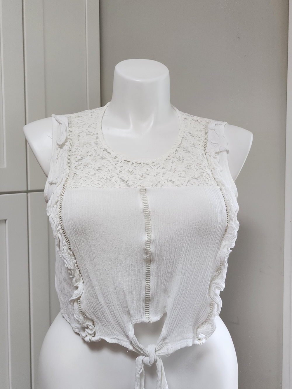 Xhilaration White Boho Lace Illusion Tie Front Crop Tank Top Large